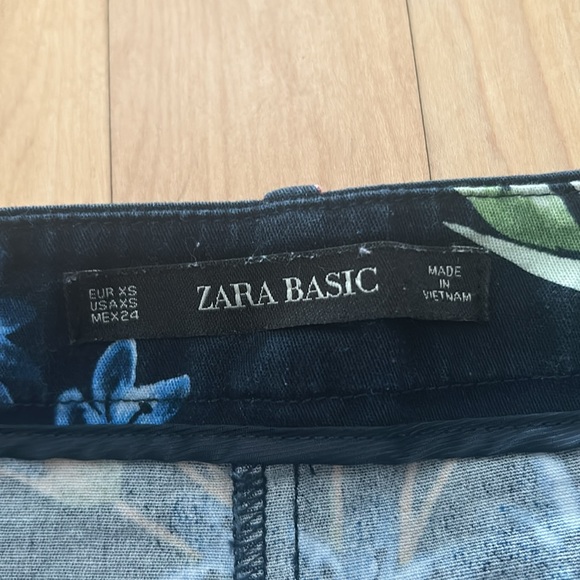 Zara shorts - Picture 3 of 3
